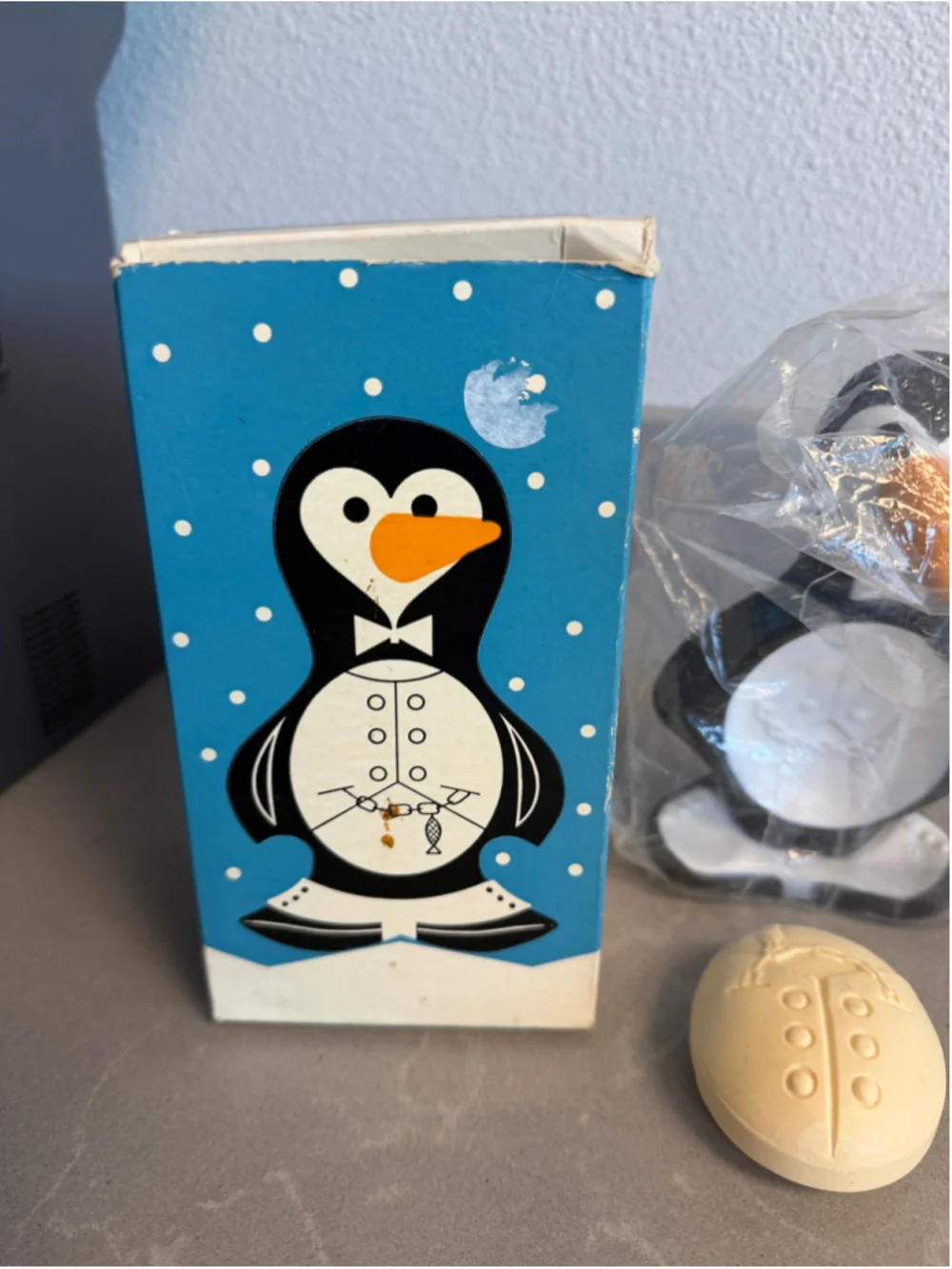 Vintage Avon Perry the Penguin Soap Floating Soap Dish NOS New in Box